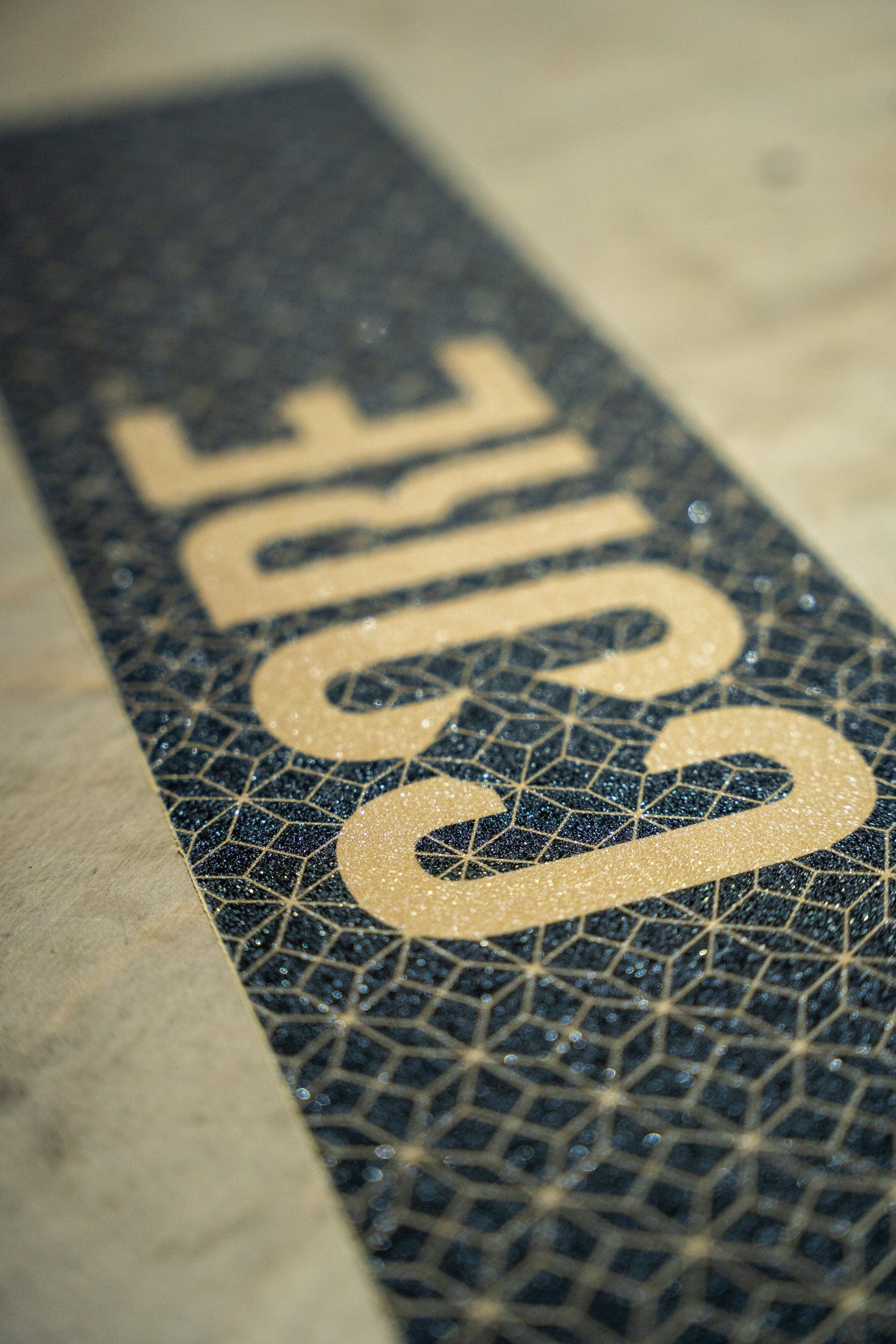CORE Lija Classic Grid Gold
